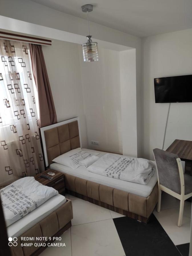 Hostel Heimli Pristina Exterior photo