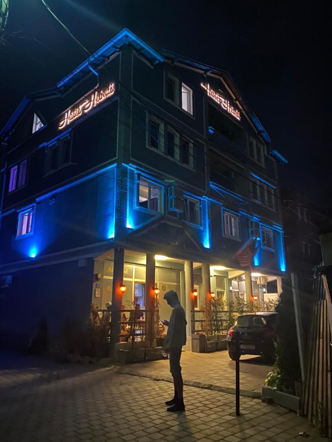 Hostel Heimli Pristina Exterior photo