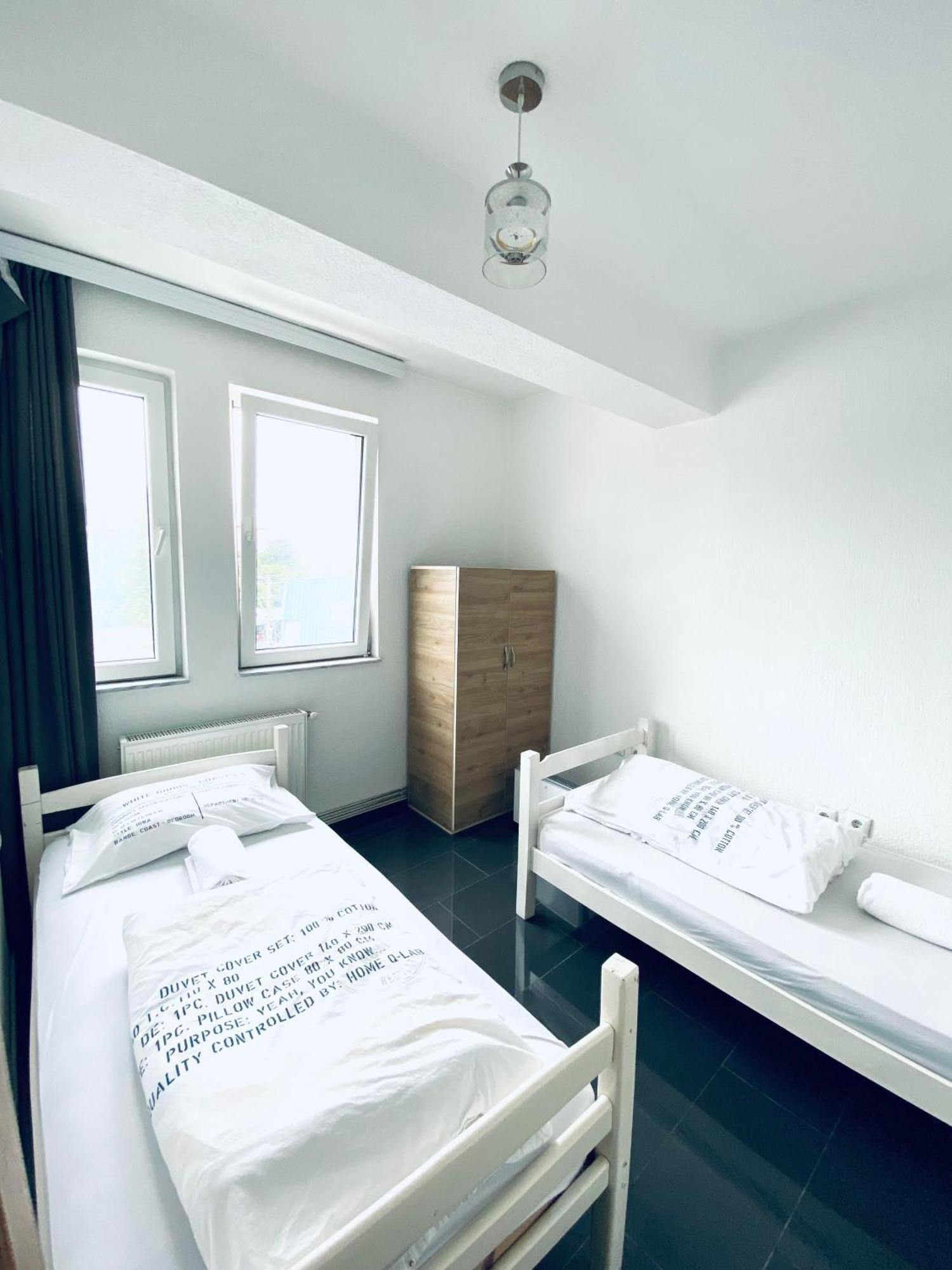 Hostel Heimli Pristina Exterior photo